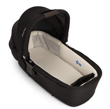تحميل الصورة إلى عارض المعرض، Nuna Lytl Carrycot - Caviar (raincover included)
