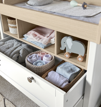تحميل الصورة إلى عارض المعرض، Harwell 3-Piece Nursery Furniture Set – White &amp; Oak
