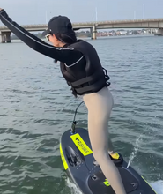 تحميل الصورة إلى عارض المعرض، Gas Powered Carbon Fiber Surfboard – Ride Anytime, Anywhere

