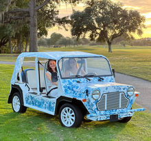 Load image into Gallery viewer, Classic Car Electric Mini Moke Jeep 72V 4 Seater Sightseeing Bus Golf Cart
