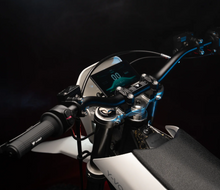 Load image into Gallery viewer, Y-VOLT Surge V Electric Dirt Bike – 35 kW Peak, 97.2V 45Ah
