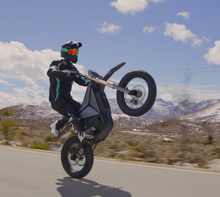 Load image into Gallery viewer, Y-VOLT Surge V Electric Dirt Bike – 35 kW Peak, 97.2V 45Ah
