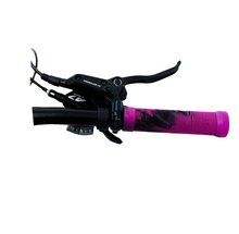تحميل الصورة إلى عارض المعرض، Super Pro 29-Inch Mountain Bike – Off-Road Trail MTB | Silver &amp; Purple
