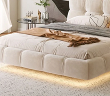 تحميل الصورة إلى عارض المعرض، Elegant Classic Bed With Bedside Lights
