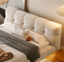 تحميل الصورة إلى عارض المعرض، Elegant Classic Bed With Bedside Lights

