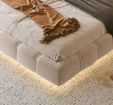 تحميل الصورة إلى عارض المعرض، Elegant Classic Bed With Bedside Lights
