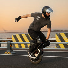 تحميل الصورة إلى عارض المعرض، 2025 INMOTION V12S the All-New 6000W Electric Unicycle
