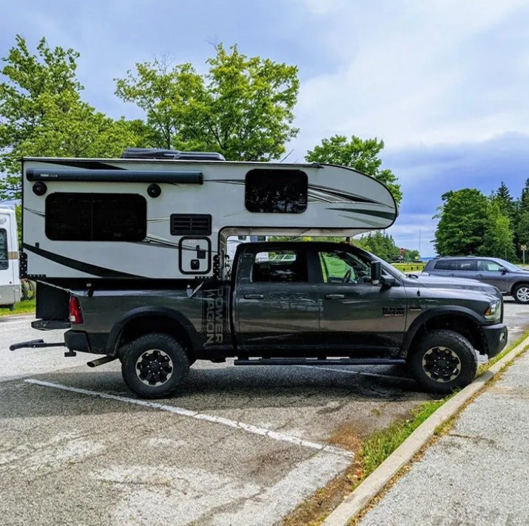 WC Top Quality Slide on Style Truck Pickup Hardtop Camper With Slide Out Kitchen and Interior Toilet for Toyota ford Nissan Gmc chevy Pick up Truck Use